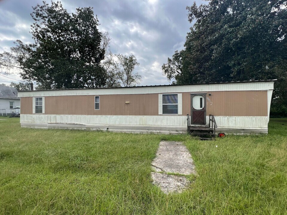 536 Railroad St in Claxton, GA - Building Photo