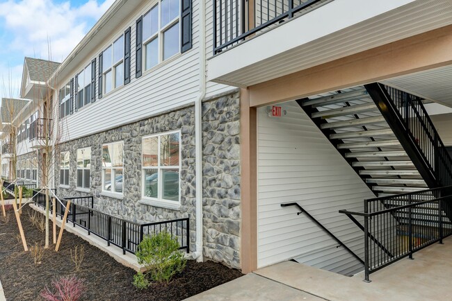 Alcove at Forest Lane in Schwenksville, PA - Foto de edificio - Building Photo