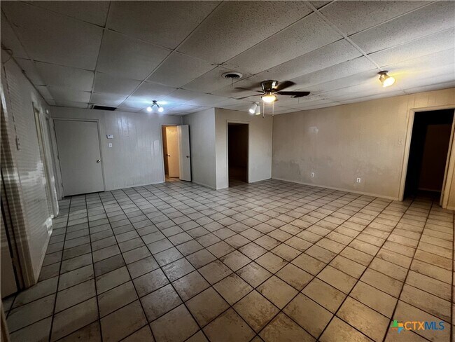 1410 Marlton St in San Marcos, TX - Building Photo - Building Photo