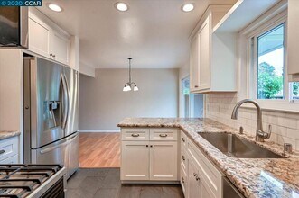 102 Miramonte Dr in Moraga, CA - Building Photo - Building Photo