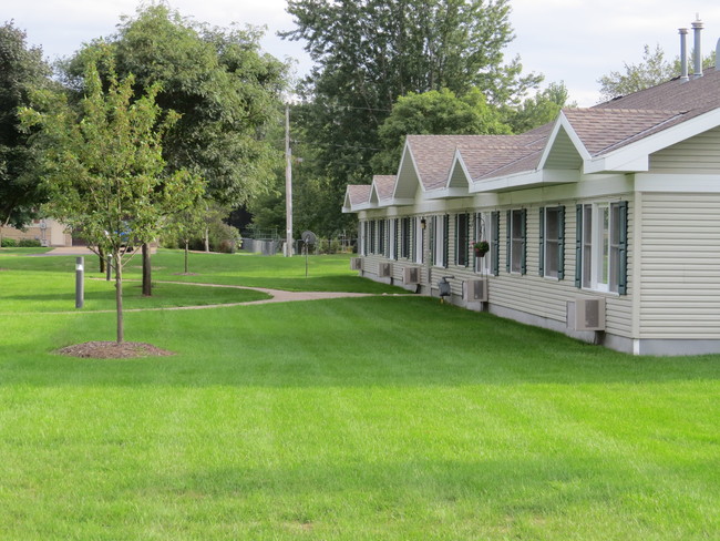 Hickory Drive and Pinecrest Apartments photo'