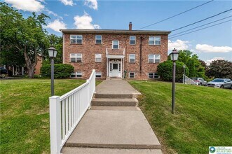 90 Gum St in Nazareth, PA - Building Photo - Building Photo