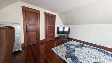 124 Foster St, Unit 3rd Floor in New Haven, CT - Building Photo - Building Photo