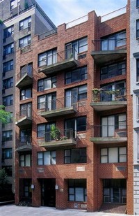 334 East 74th Street in New York, NY - Foto de edificio - Building Photo