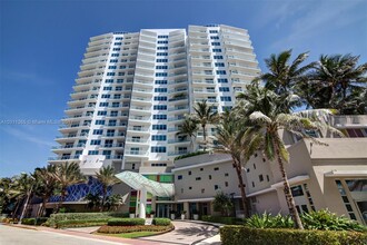 3801 Collins Ave, Unit 144 in Miami Beach, FL - Foto de edificio - Building Photo