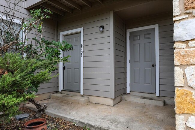 8701 Schick Rd in Austin, TX - Building Photo - Building Photo