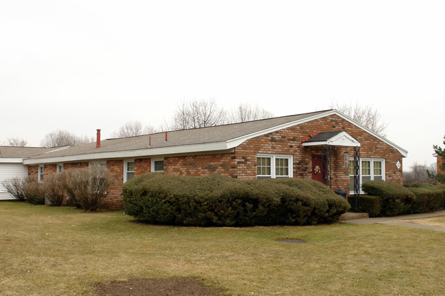 Berry Oxford Townhouse Apartments in Latham, NY - Building Photo - Building Photo