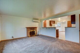 960 SW Erie St in Oak Harbor, WA - Building Photo - Building Photo