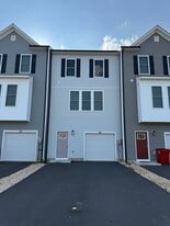 28 Marineris Cir in Martinsburg, WV - Building Photo