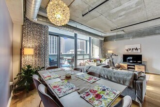 240 E Illinois St, Unit 704 in Chicago, IL - Building Photo - Building Photo