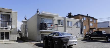 4217 Bow Trl SW in Calgary, AB - Building Photo - Building Photo