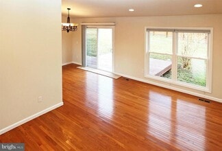 730 Gentle Breeze Ct in Herndon, VA - Building Photo - Building Photo