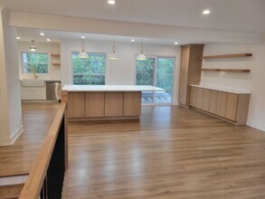 2S245 Mayfield Ln in Glen Ellyn, IL - Building Photo - Building Photo