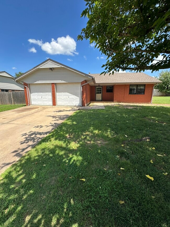 108 S English Dr in Moore, OK - Building Photo - Building Photo