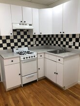 20 N Astor St, Unit #1 in Irvington, NY - Building Photo - Building Photo