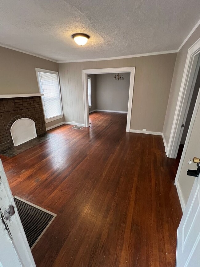 property at 901 Moss St