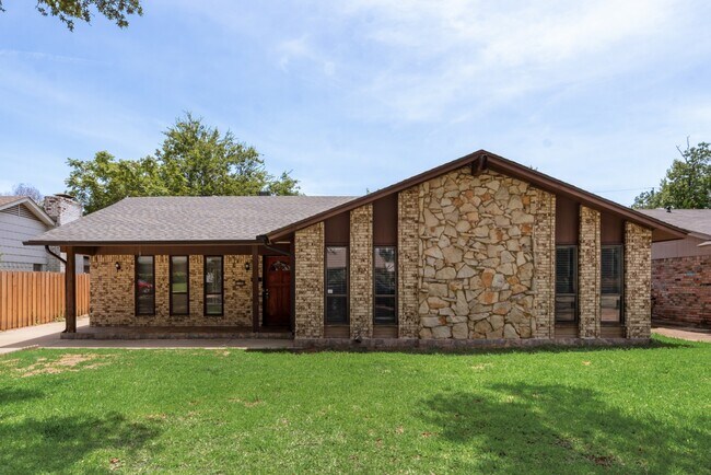 1108 Janell Dr in Irving, TX - Building Photo - Building Photo