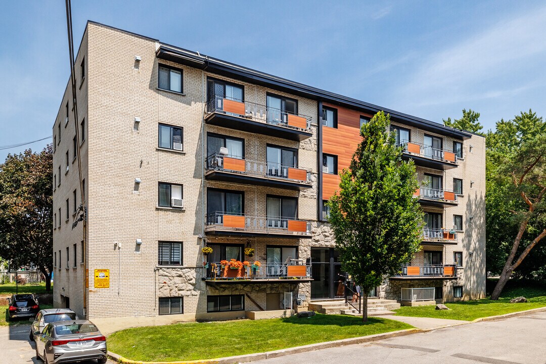 6031 Émile-Nelligan in Montréal, QC - Building Photo