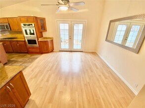 400 Davenport Ln in Las Vegas, NV - Building Photo - Building Photo