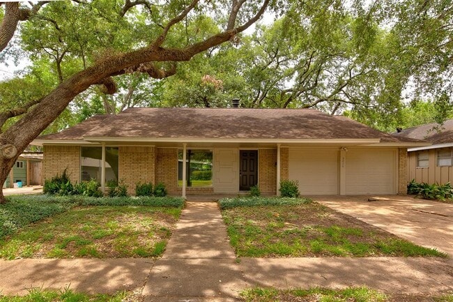 property at 8826 Robindell Dr