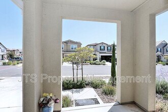 4268 Emerald Gate Ln in Folsom, CA - Foto de edificio - Building Photo