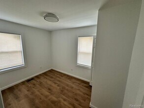 28464 Barton St in Garden City, MI - Building Photo - Building Photo