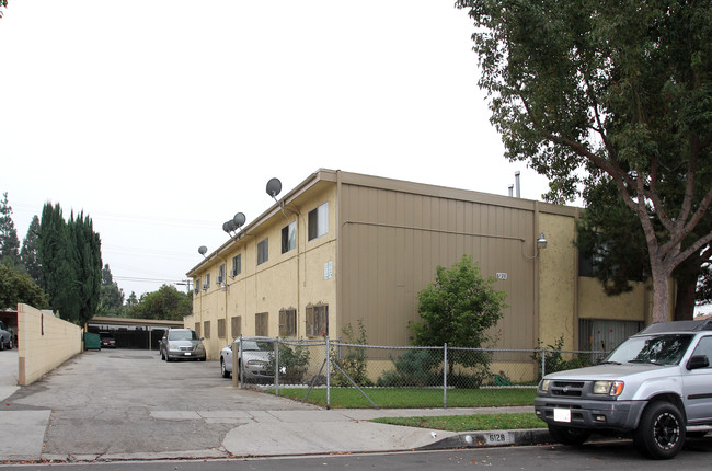 6128 Gotham St in Bell Gardens, CA - Foto de edificio - Building Photo