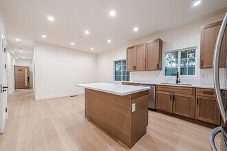 4220 W Adams Blvd in Los Angeles, CA - Building Photo - Building Photo
