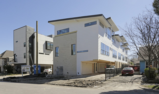 5912 Lindell Ave in Dallas, TX - Foto de edificio - Building Photo
