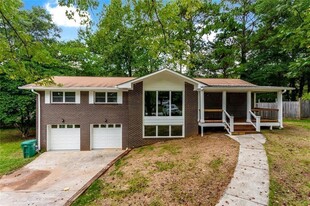 3560 Dunn St SE in Smyrna, GA - Building Photo