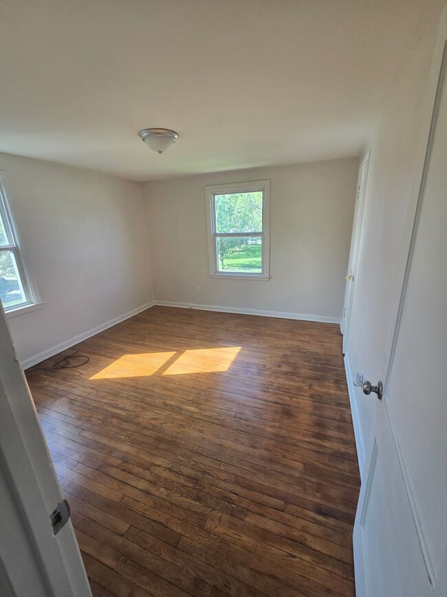 2703-2705-2705 Eakin Rd in Columbus, OH - Building Photo - Building Photo