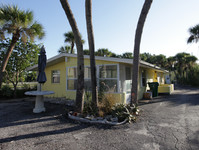 2550 N Beach Rd in Englewood, FL - Building Photo - Building Photo