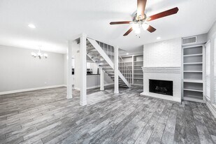 5528 Beverly Hill St in Houston, TX - Building Photo