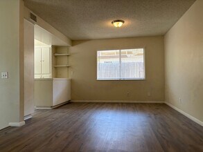 36 Marty Ct in Thousand Oaks, CA - Foto de edificio - Building Photo