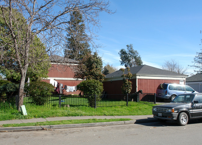 2530 Kenton Ct in Santa Rosa, CA - Foto de edificio - Building Photo