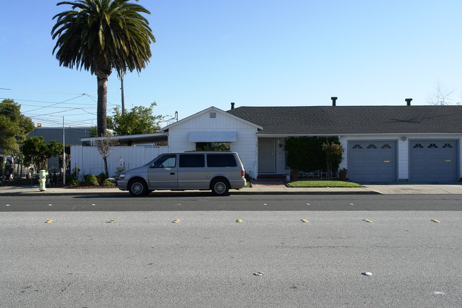 205-211 Winslow St in Redwood City, CA - Building Photo - Building Photo