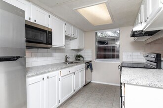 2448 N Graham Dr in Arlington, TX - Building Photo - Building Photo