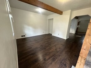 304 Bessemer Ave in Lyndora, PA - Building Photo - Building Photo