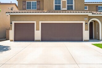 6561 Golden Club Dr in Eastvale, CA - Building Photo - Building Photo