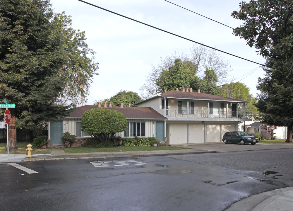 1001 Madera Ave in Menlo Park, CA - Building Photo