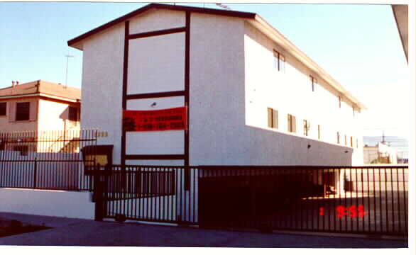 6918-6920 Simpson Ave in North Hollywood, CA - Building Photo - Building Photo