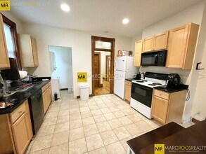 121 Calumet St, Unit 1 in Boston, MA - Foto de edificio - Building Photo