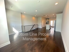 239 Uptown W Dr in Charlotte, NC - Foto de edificio - Building Photo