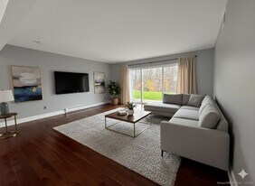 109 Candlewood Dr in South Windsor, CT - Building Photo