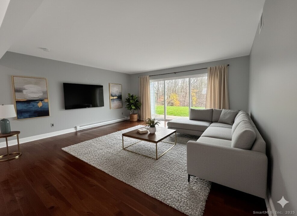 109 Candlewood Dr in South Windsor, CT - Building Photo