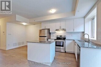 109 Frederick Tisdale Dr in Toronto, ON - Building Photo - Building Photo