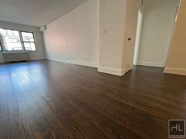 EAST 63 STREET in New York, NY - Foto de edificio - Building Photo