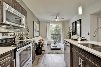 11400 Domain Dr in Austin, TX - Building Photo - Building Photo