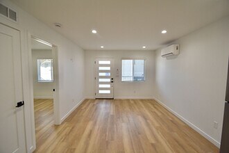 14418 Dickens St, Unit 14420 in Los Angeles, CA - Building Photo - Building Photo