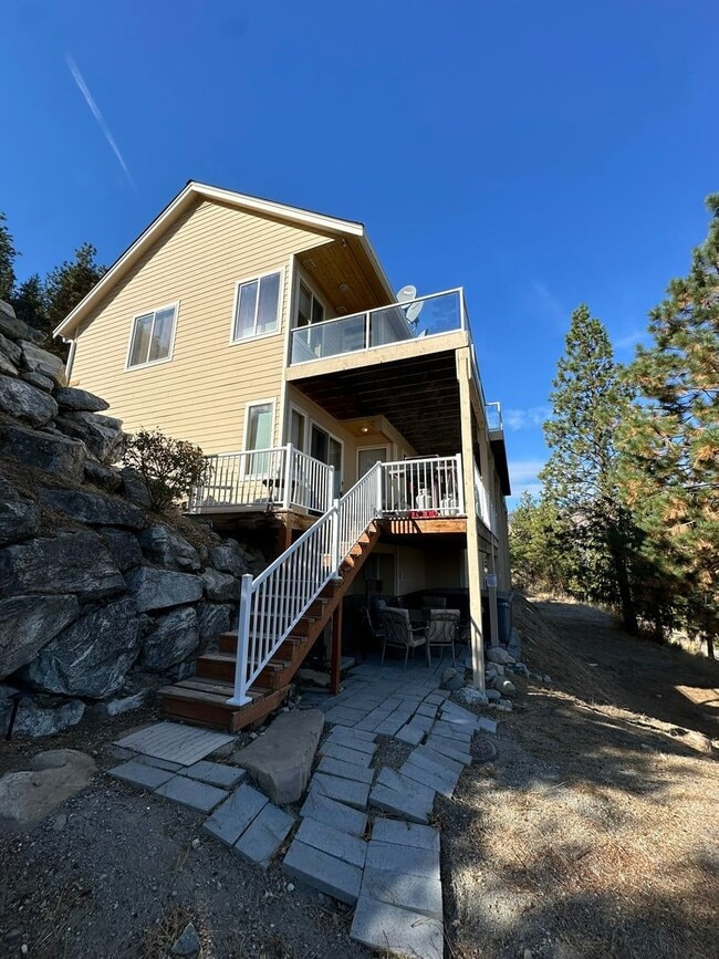 7371 Ridgeview Dr in Chelan, WA - Foto de edificio - Building Photo